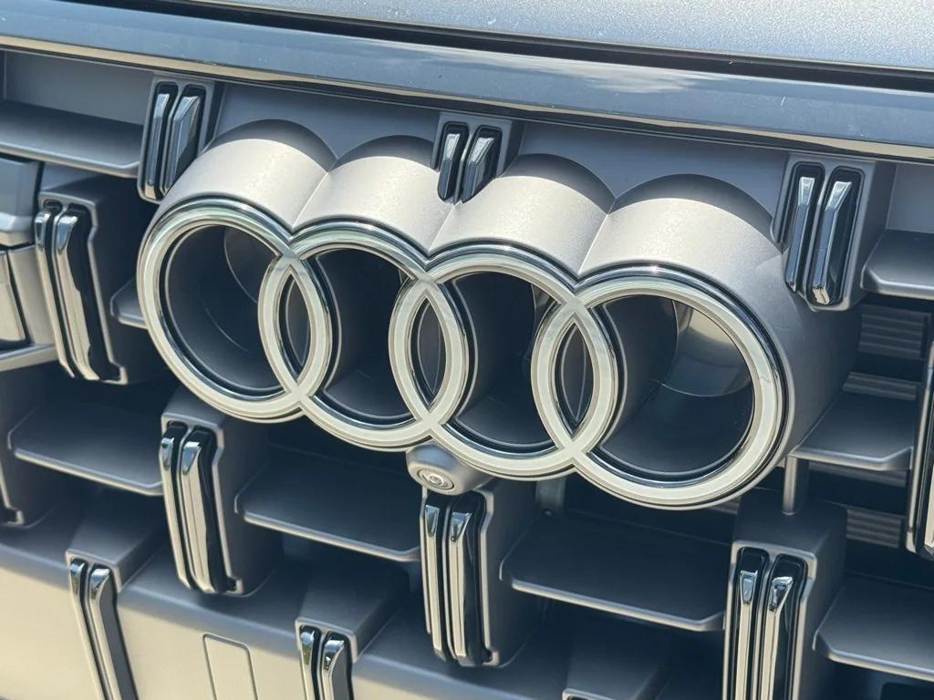 new 2025 Audi Q7 car, priced at $72,250