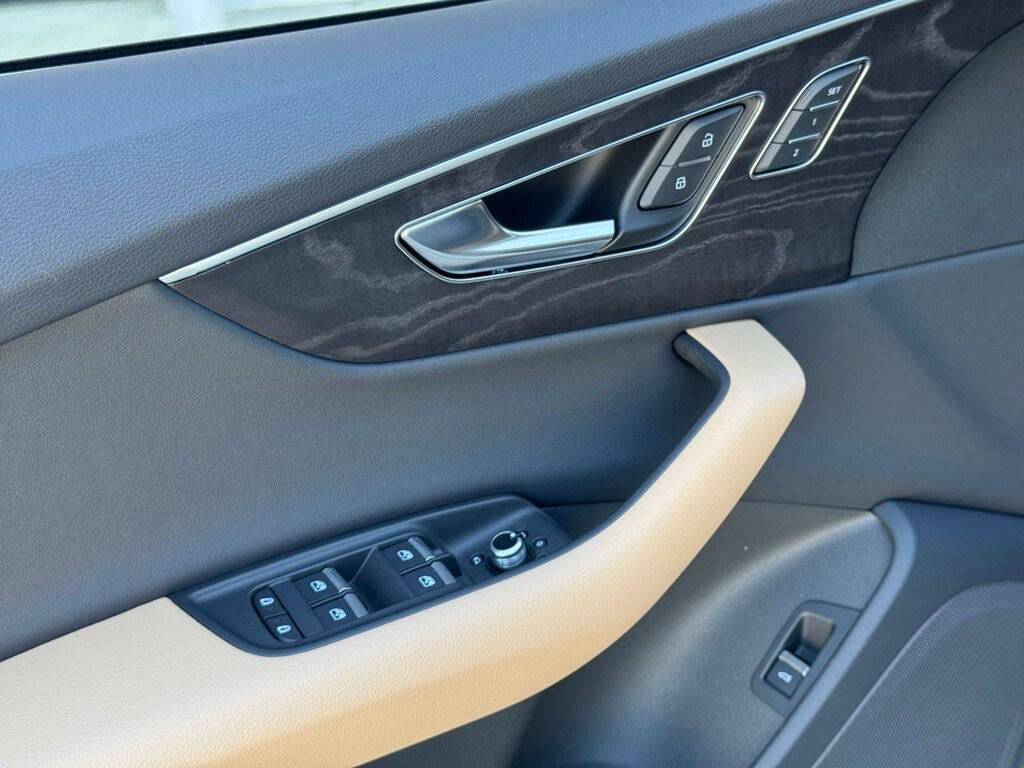new 2025 Audi Q7 car, priced at $64,800