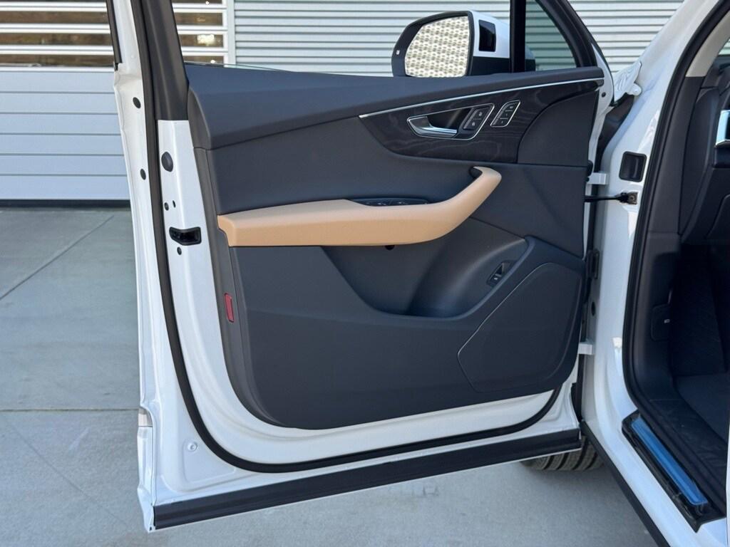 new 2025 Audi Q7 car, priced at $64,800