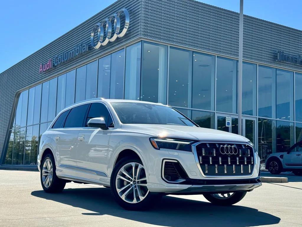 new 2025 Audi Q7 car, priced at $70,155