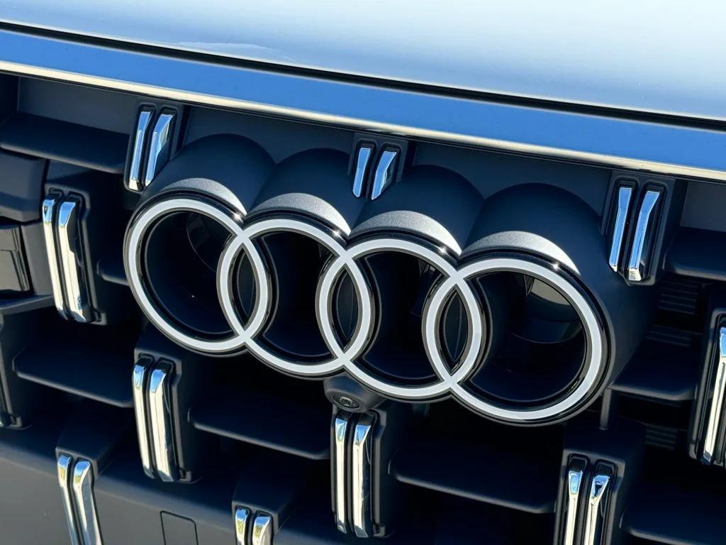 new 2025 Audi Q7 car, priced at $70,155