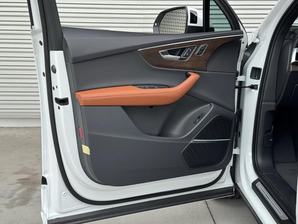new 2025 Audi Q7 car, priced at $79,605