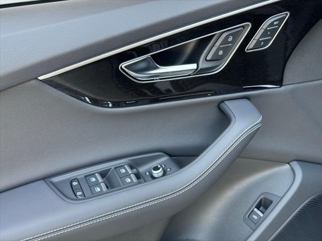 new 2025 Audi Q7 car, priced at $75,950