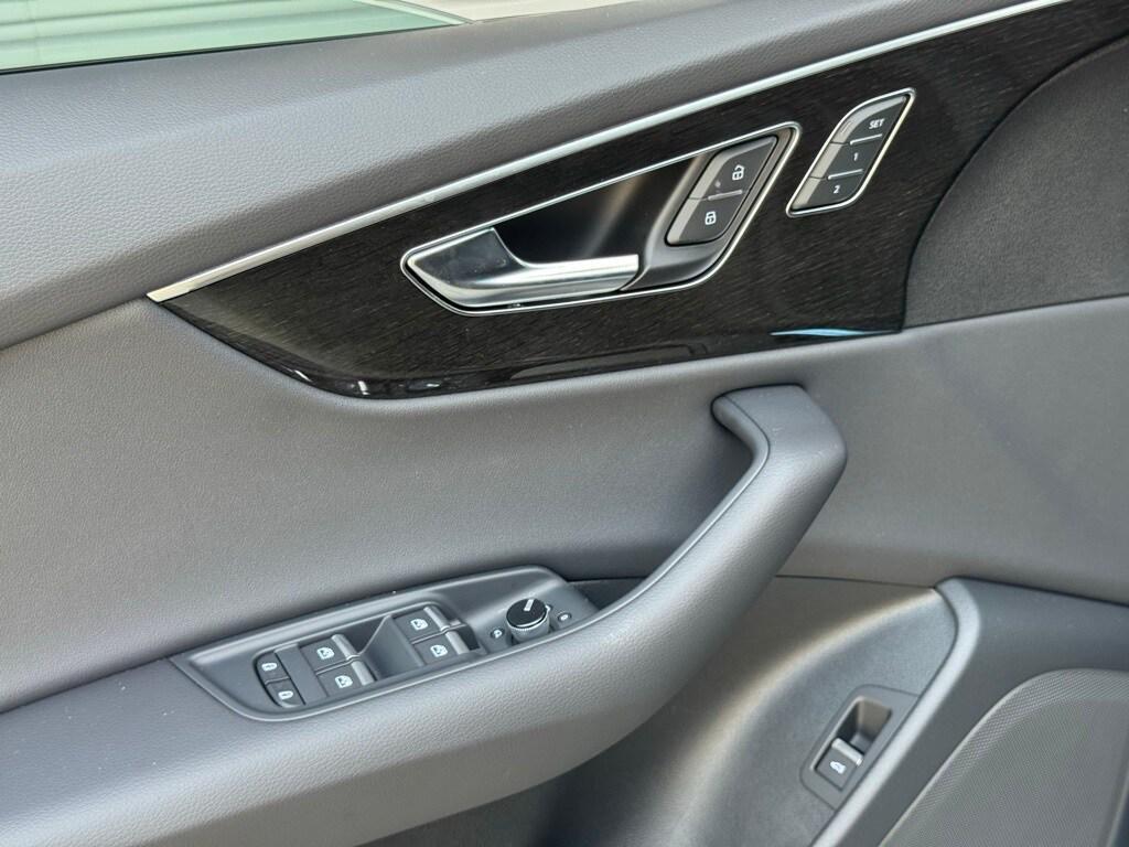 new 2025 Audi Q8 car, priced at $78,865