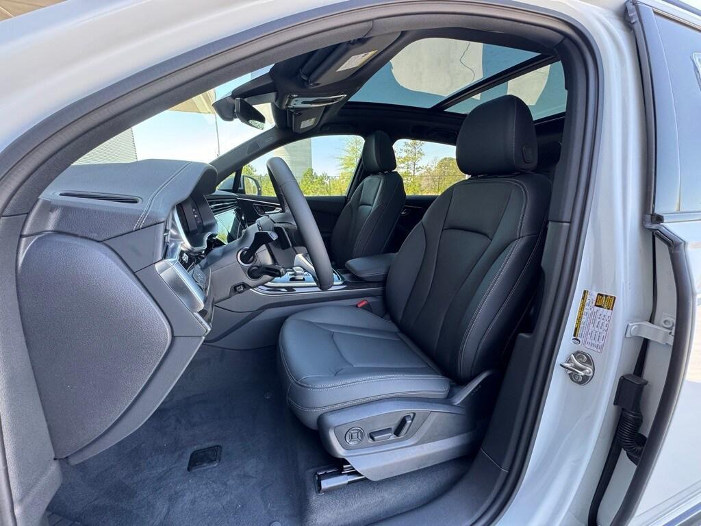 new 2025 Audi Q7 car, priced at $62,450