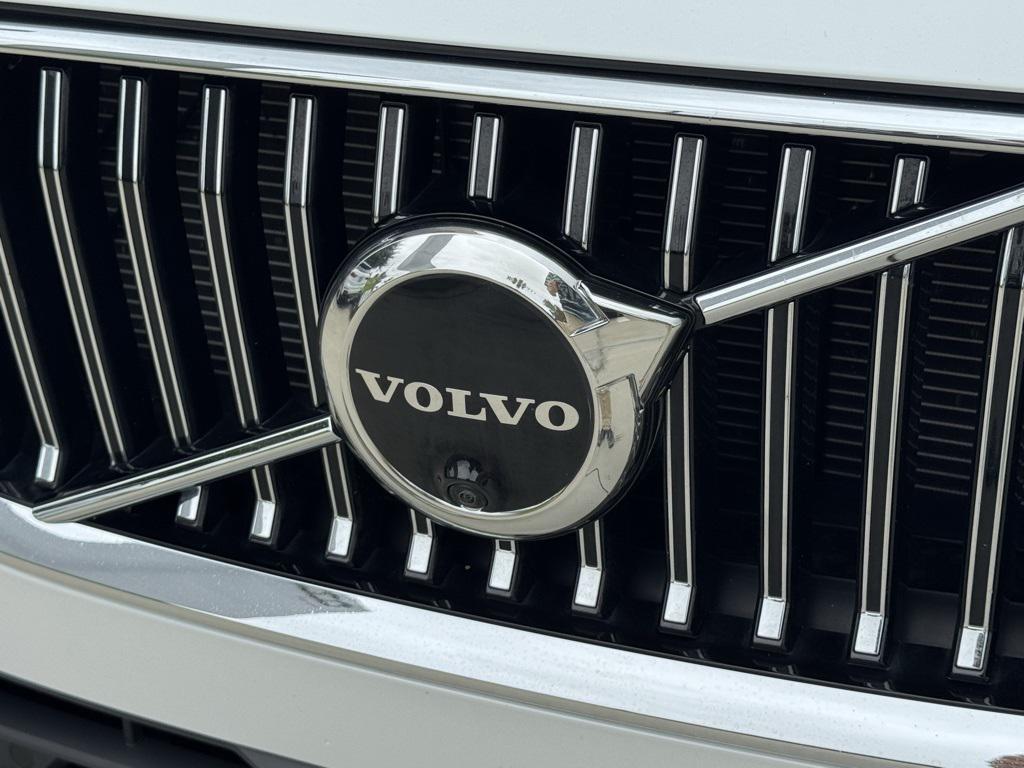 used 2022 Volvo XC60 car, priced at $38,998
