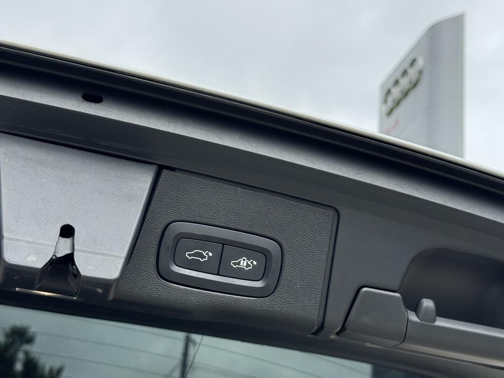 used 2022 Volvo XC60 car, priced at $38,998