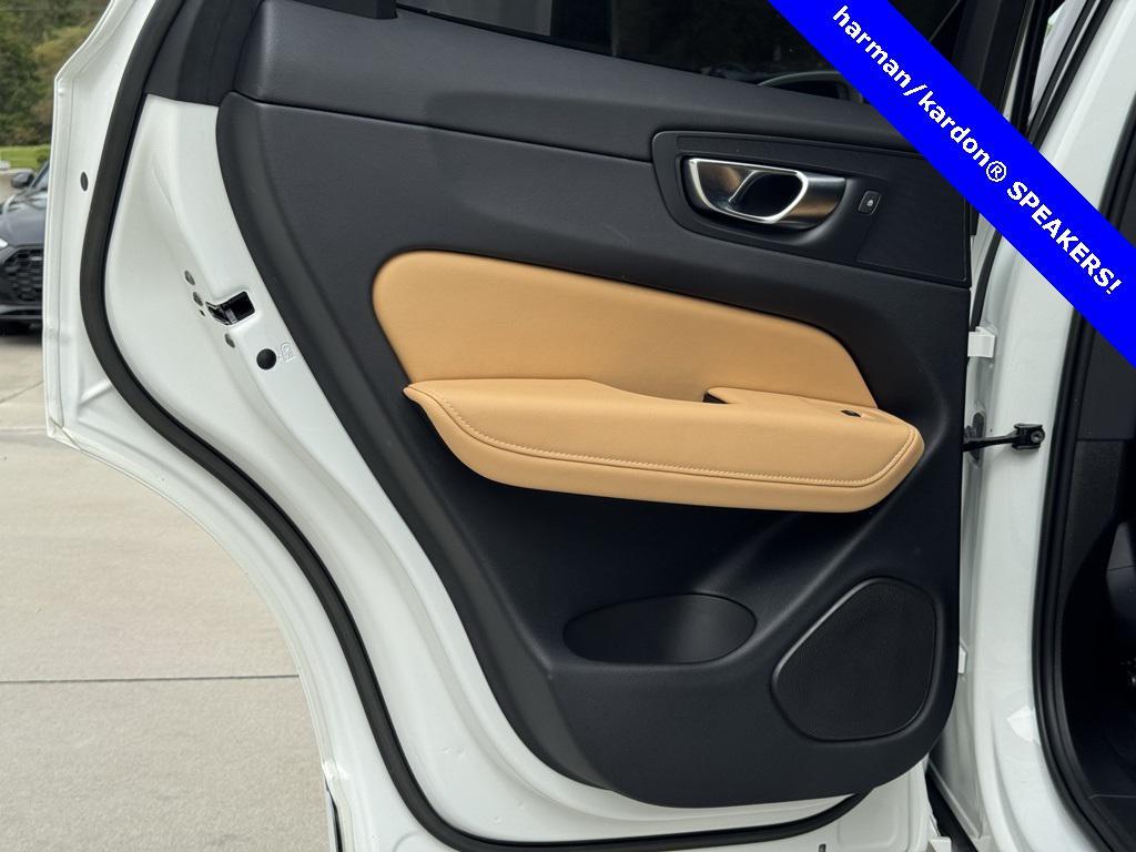 used 2022 Volvo XC60 car, priced at $38,998