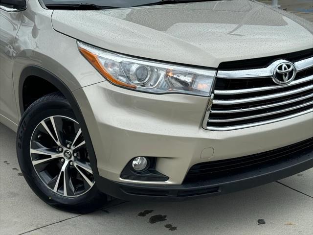 used 2016 Toyota Highlander car, priced at $21,995