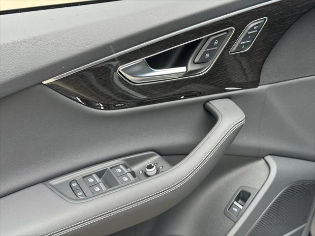 new 2025 Audi Q7 car, priced at $76,250