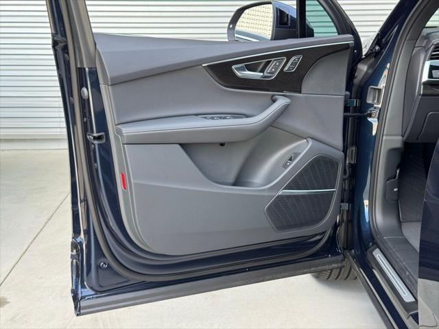 new 2025 Audi Q7 car, priced at $76,250