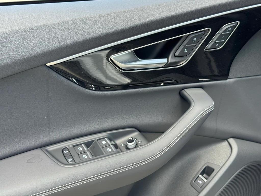 new 2025 Audi Q7 car, priced at $73,450