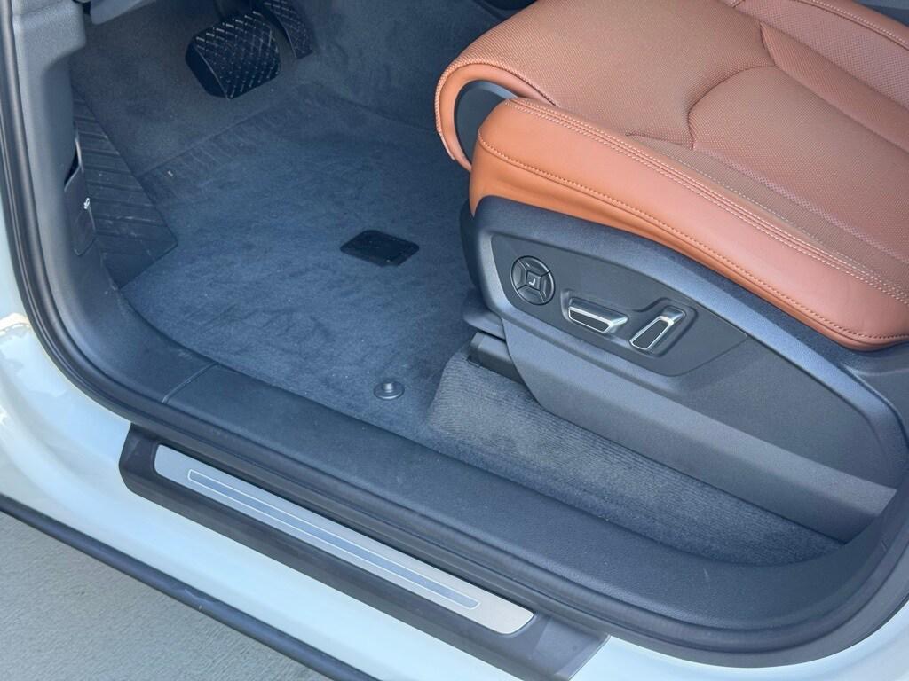 new 2025 Audi Q7 car, priced at $81,175