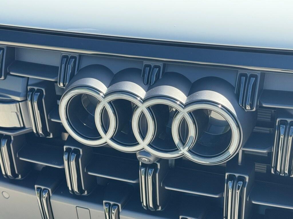 new 2025 Audi Q7 car, priced at $81,175