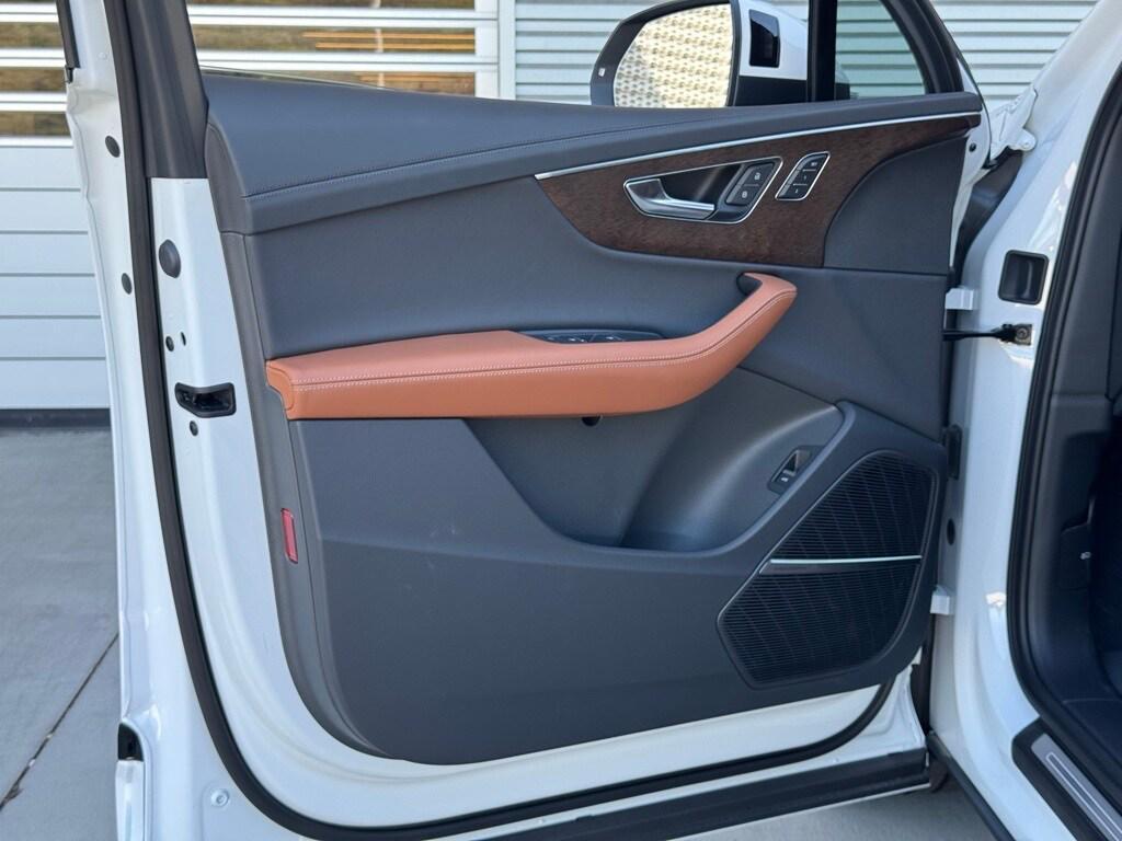 new 2025 Audi Q7 car, priced at $81,175