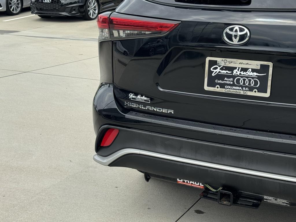 used 2021 Toyota Highlander car, priced at $34,998