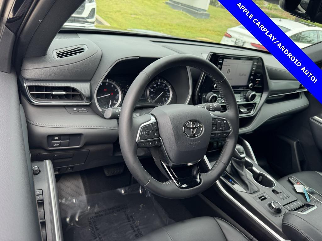 used 2021 Toyota Highlander car, priced at $34,998