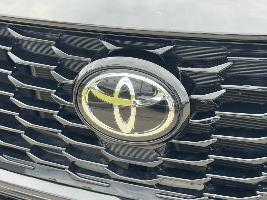 used 2021 Toyota Highlander car, priced at $34,998