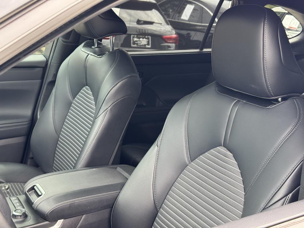 used 2021 Toyota Highlander car, priced at $34,998