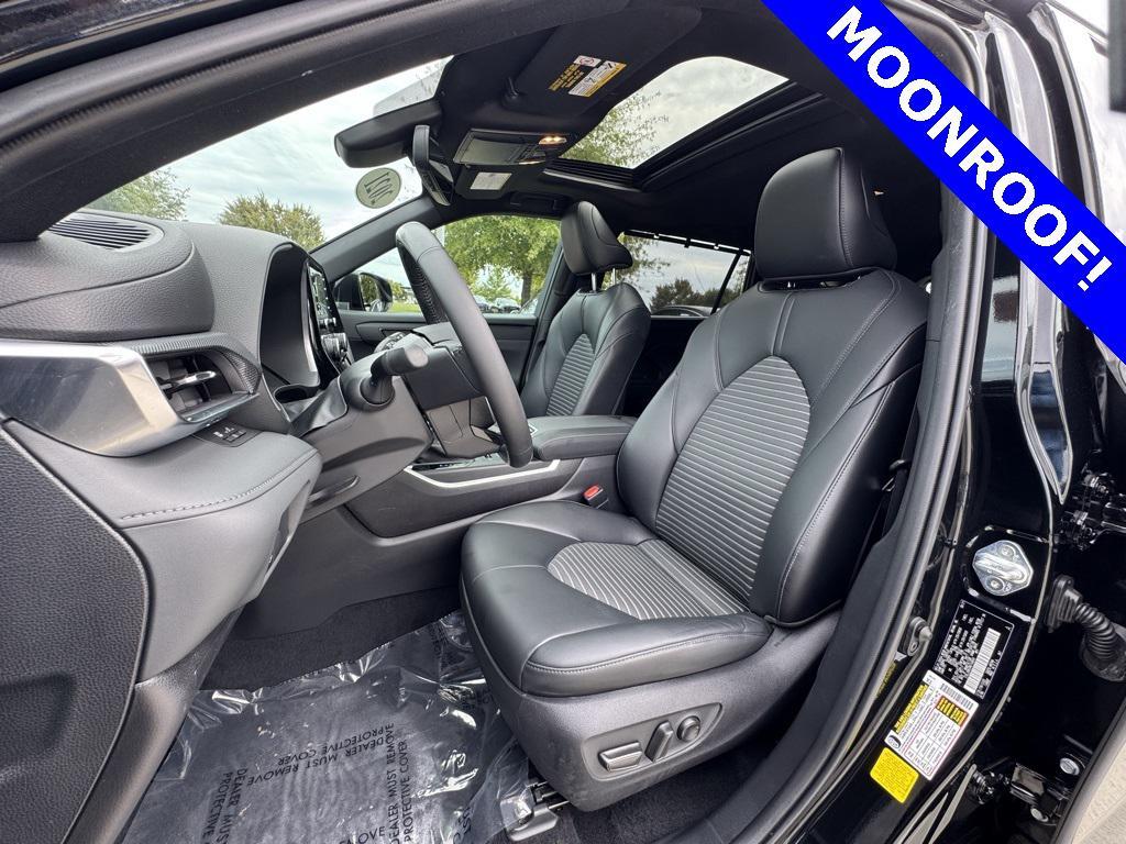used 2021 Toyota Highlander car, priced at $34,998