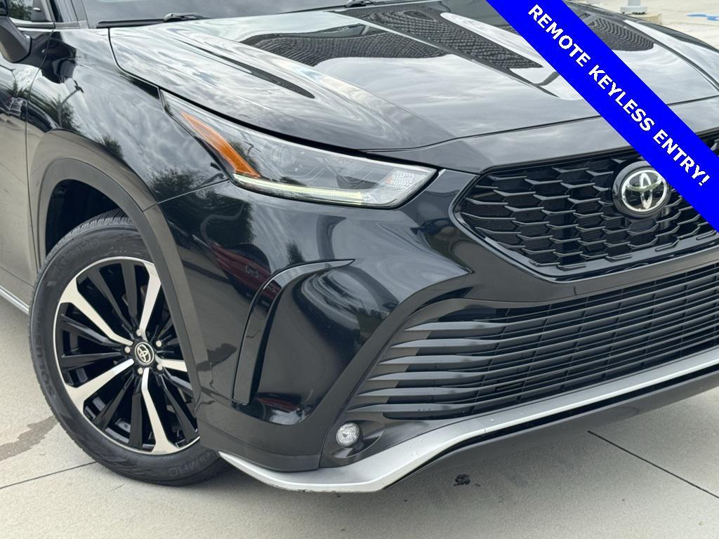 used 2021 Toyota Highlander car, priced at $34,998