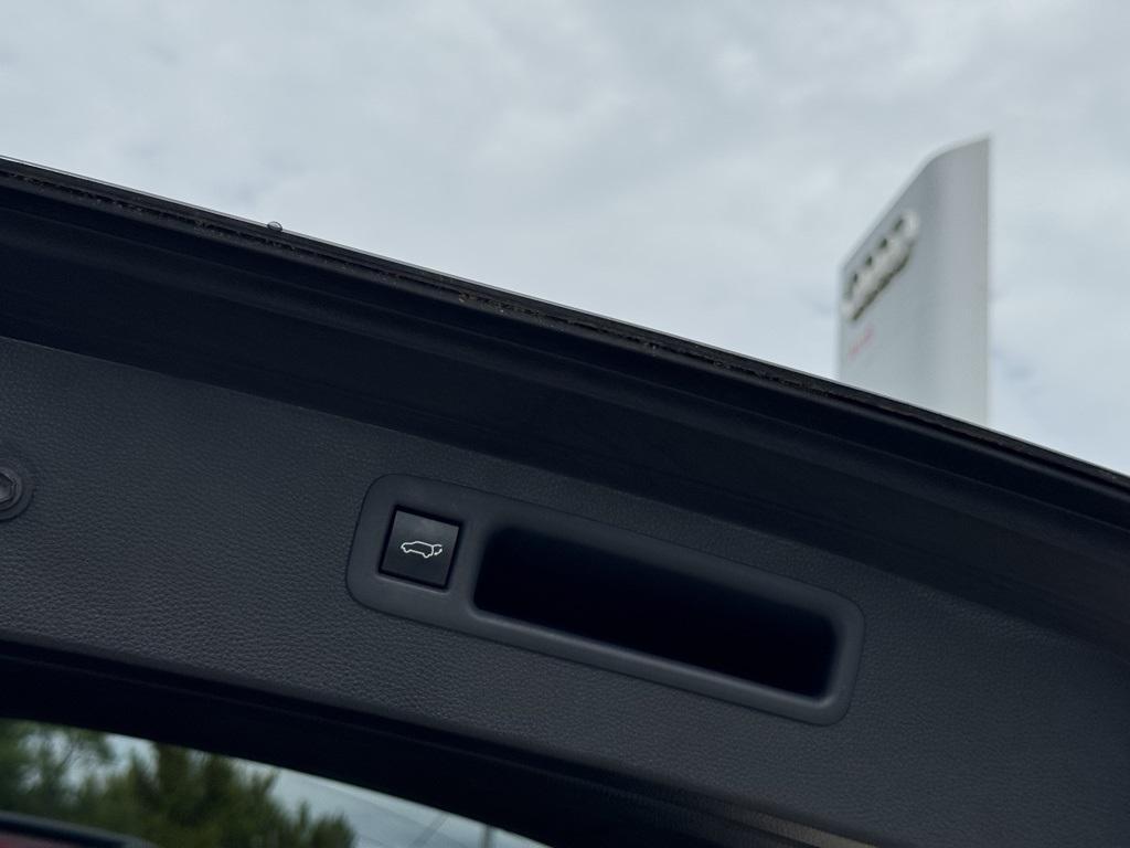 used 2021 Toyota Highlander car, priced at $34,998