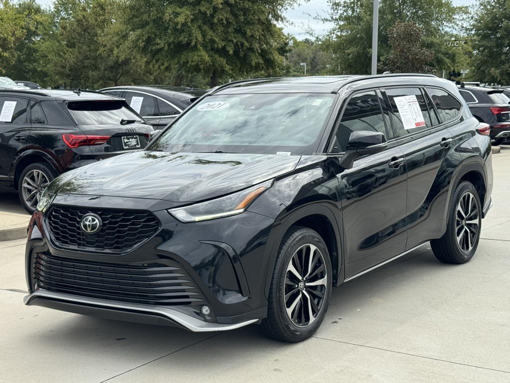 used 2021 Toyota Highlander car, priced at $34,998