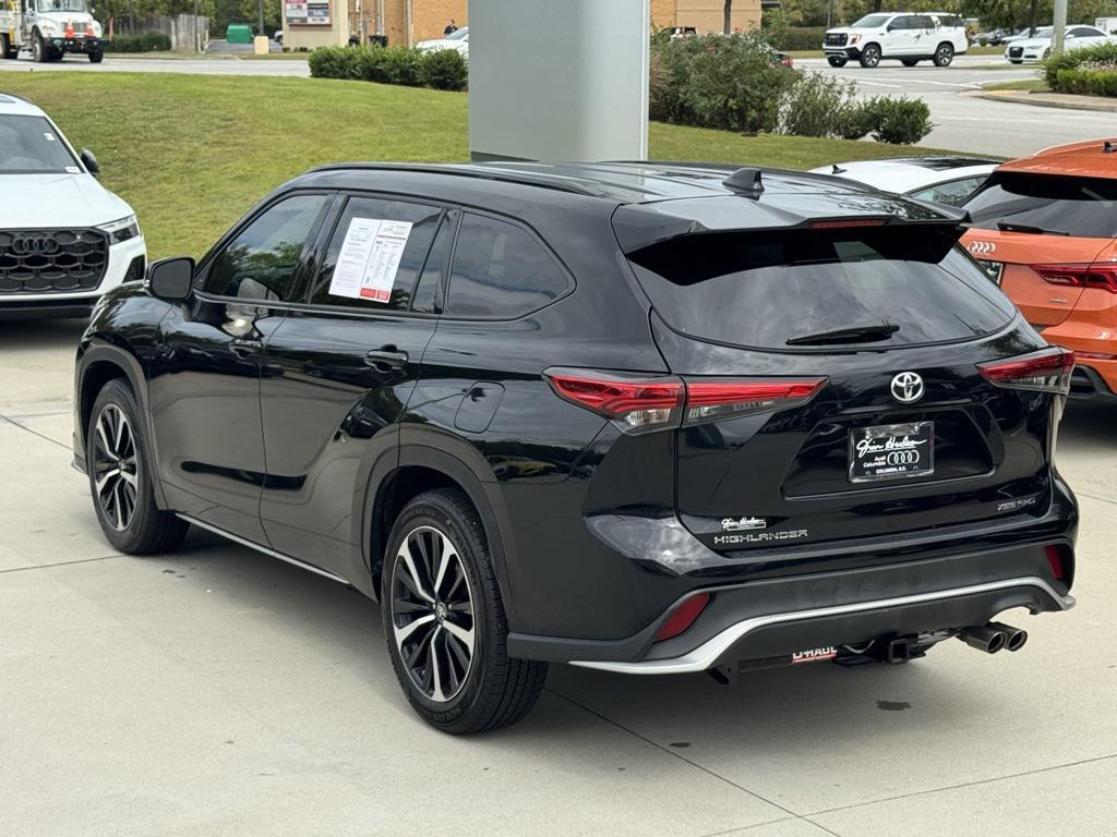 used 2021 Toyota Highlander car, priced at $34,998