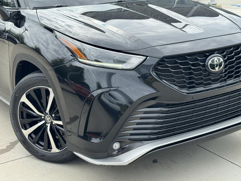 used 2021 Toyota Highlander car, priced at $34,998