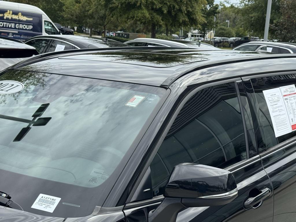 used 2021 Toyota Highlander car, priced at $34,998