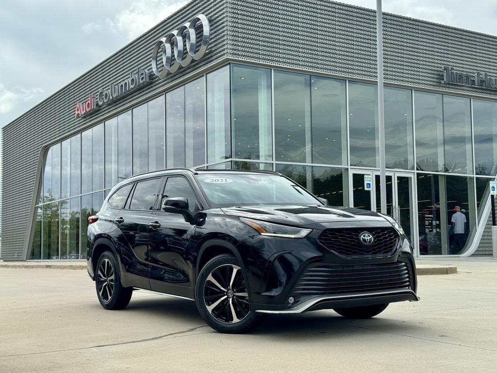 used 2021 Toyota Highlander car, priced at $34,998