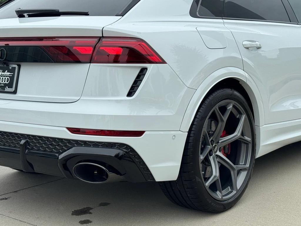 new 2025 Audi RS Q8 car, priced at $149,300