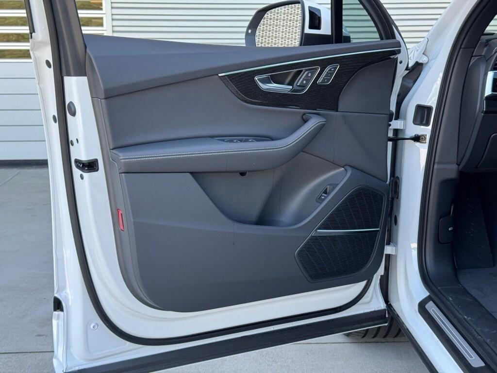 new 2025 Audi Q7 car, priced at $73,750