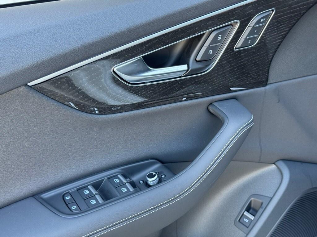 new 2025 Audi Q7 car, priced at $73,750
