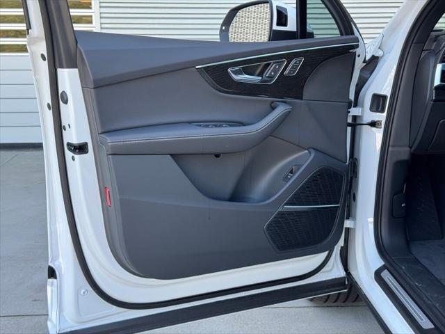 new 2025 Audi Q7 car, priced at $77,750