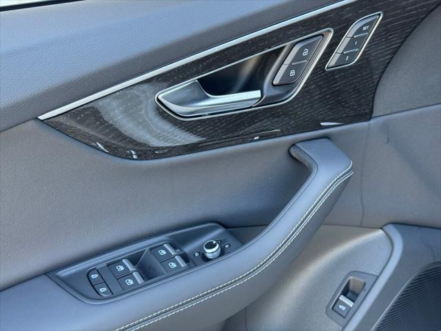 new 2025 Audi Q7 car, priced at $77,750