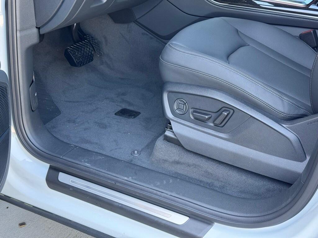 new 2025 Audi Q7 car, priced at $73,750