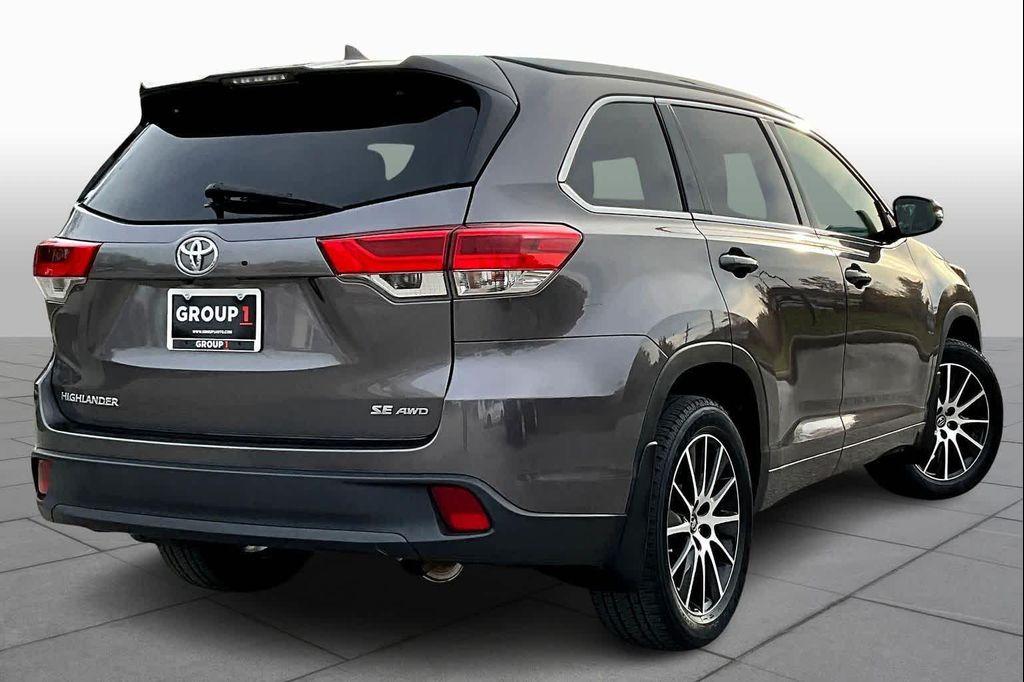 used 2018 Toyota Highlander car, priced at $21,500