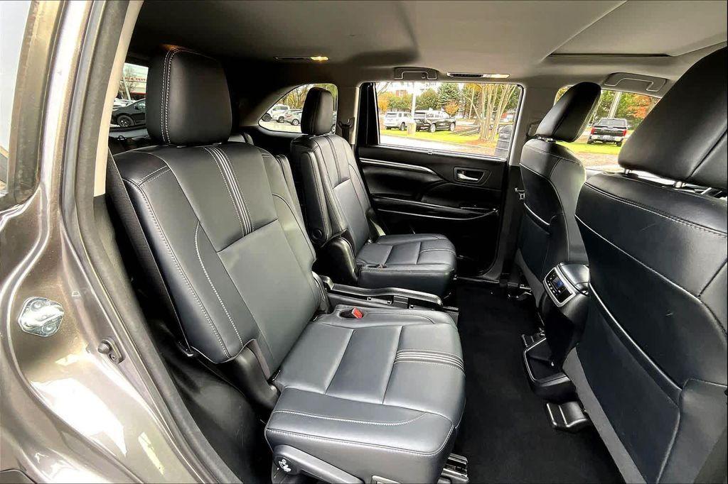 used 2018 Toyota Highlander car, priced at $21,500