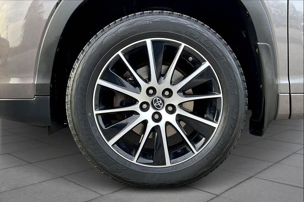 used 2018 Toyota Highlander car, priced at $21,500