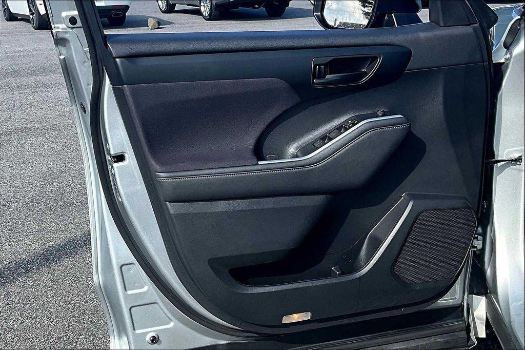 used 2023 Toyota Highlander car, priced at $29,000