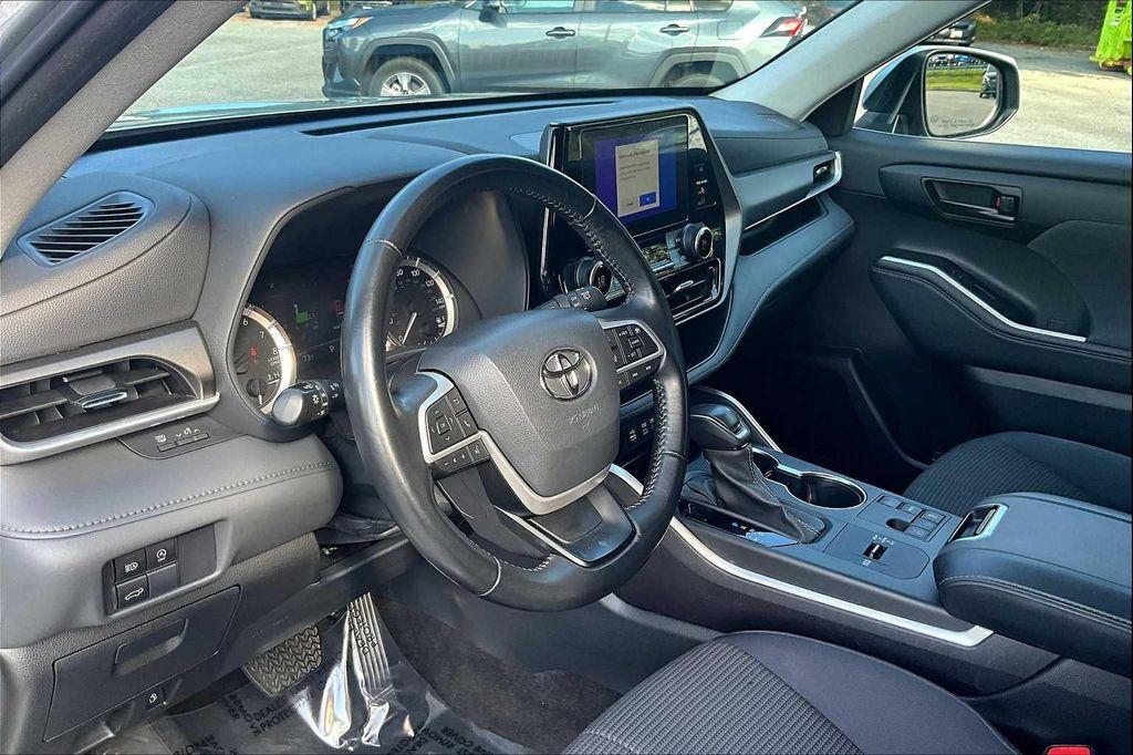 used 2023 Toyota Highlander car, priced at $29,000
