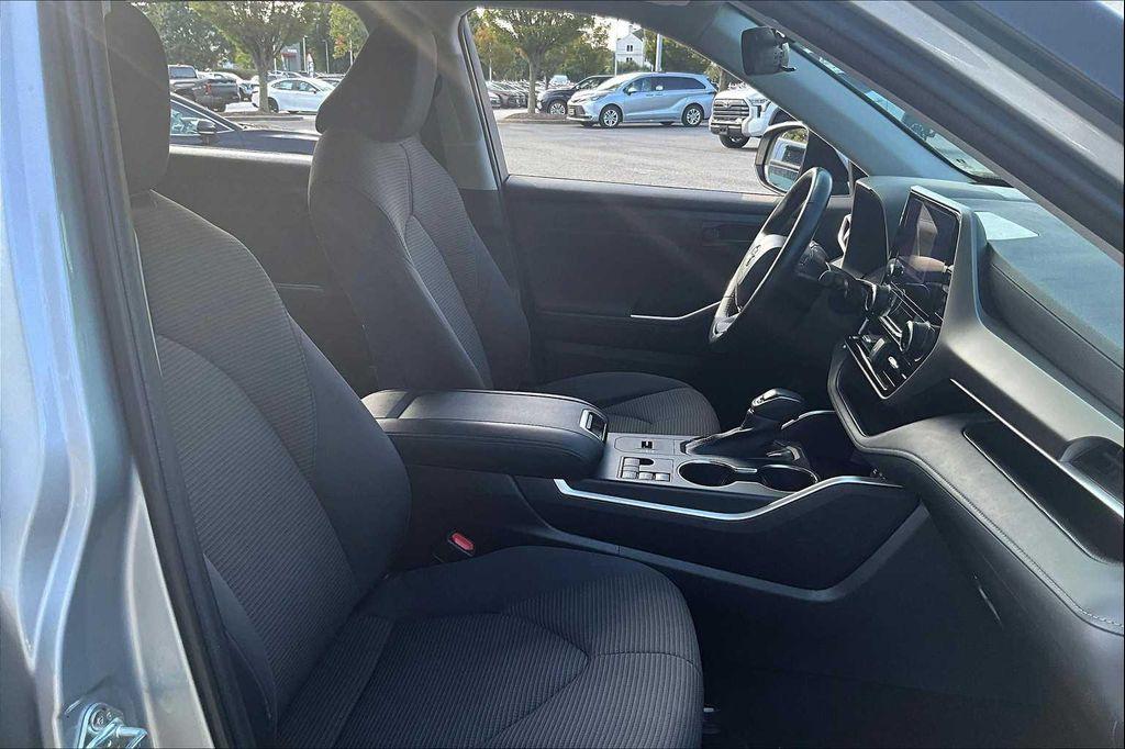 used 2023 Toyota Highlander car, priced at $29,000
