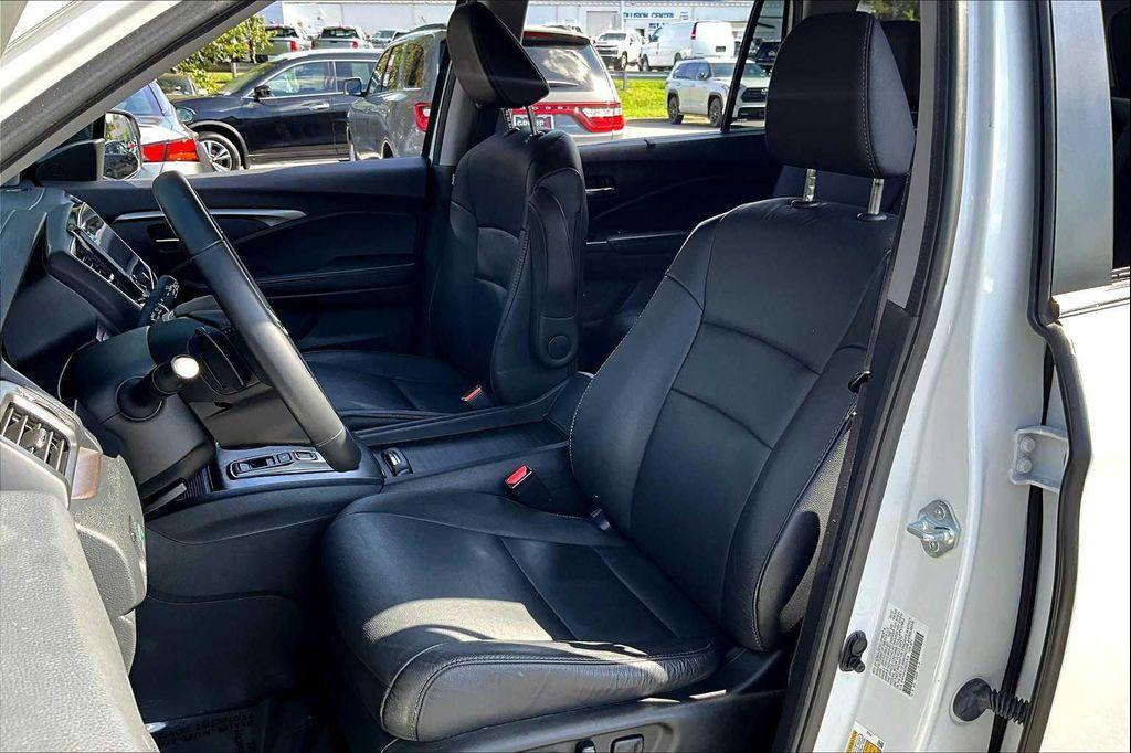 used 2022 Honda Pilot car, priced at $27,000