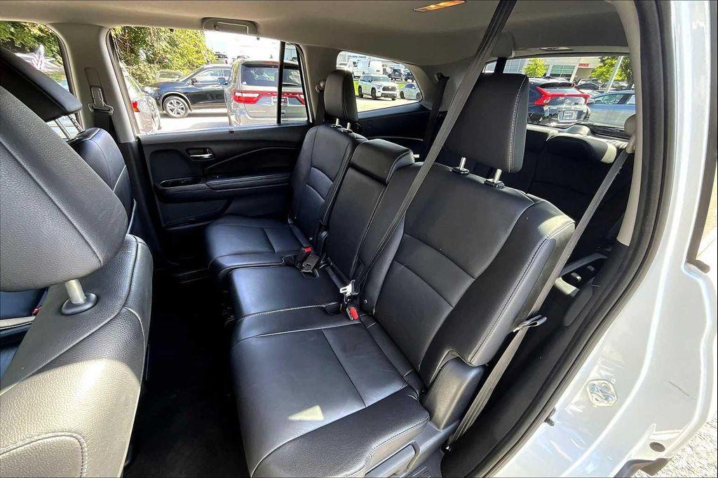 used 2022 Honda Pilot car, priced at $27,000