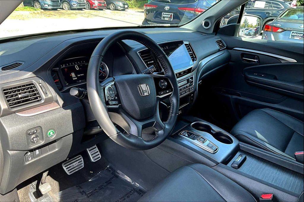 used 2022 Honda Pilot car, priced at $27,000