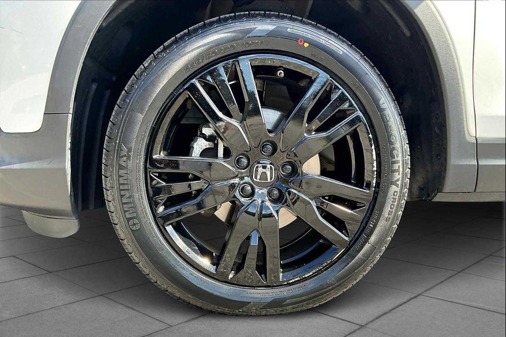 used 2022 Honda Pilot car, priced at $27,000