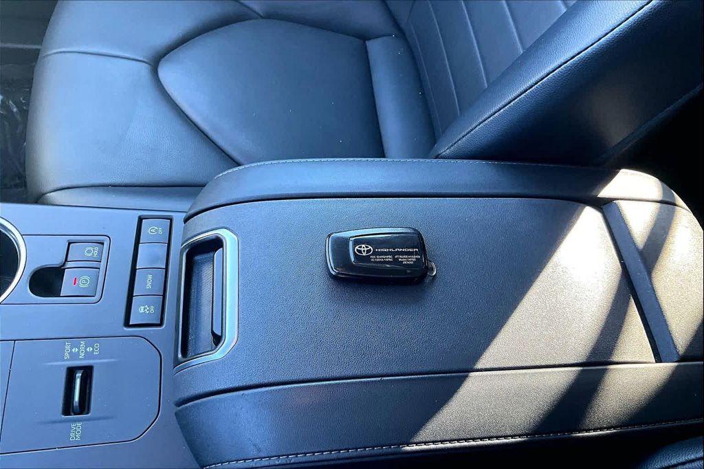 used 2020 Toyota Highlander car, priced at $26,950