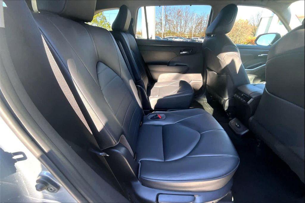 used 2020 Toyota Highlander car, priced at $26,950