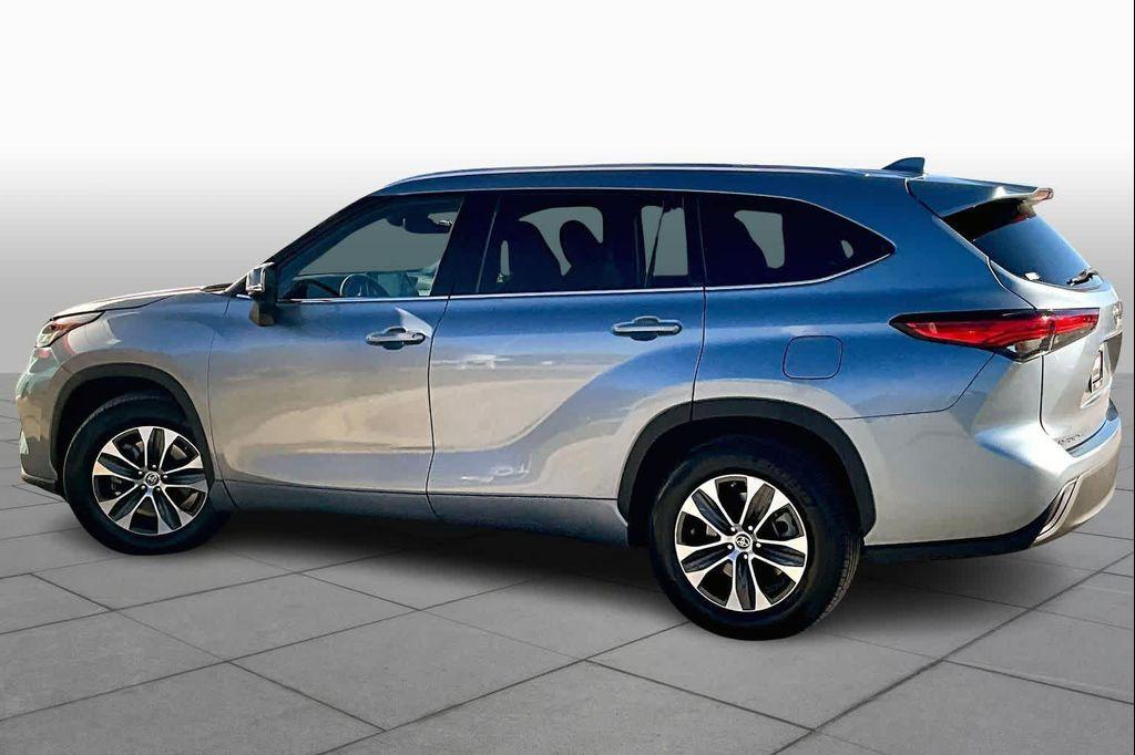 used 2020 Toyota Highlander car, priced at $26,950